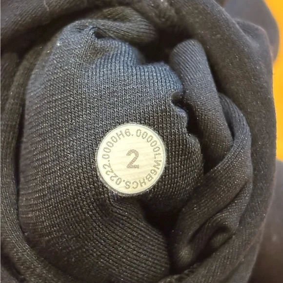 Lululemon Black High Rise Crop Leggings Size 2 Hidden Waist Pocket Yoga Pants - Picture 4 of 4